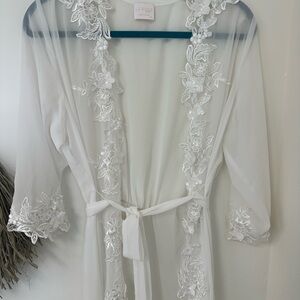 Elegant White Lace Trim Robe